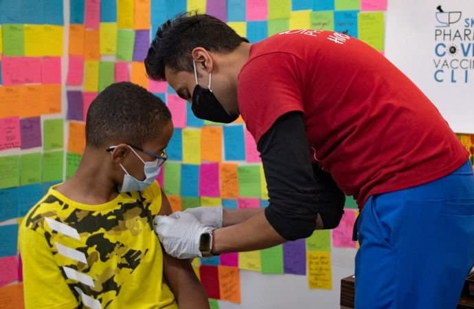 Covid-19 boosters could keep thousands of kids out of hospitals, but uptake remains low | CNN