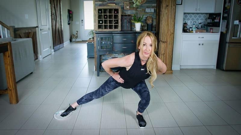 Grab a paper plate and try this quick and surprisingly challenging total-body workout | CNN